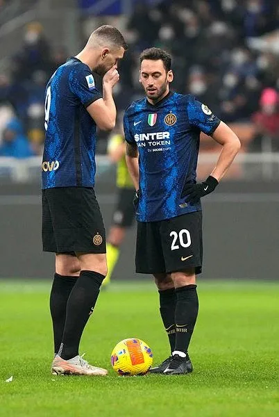 hakan-calhanoglundan-liverpoola-gozdagi-buraya-bunu-gostermek-icin-geldim-1644942173397.jpeg Hakan Çalhanoğlu'ndan İngilizlere gözdağı! "Tüm silahları kullanacağız"-5