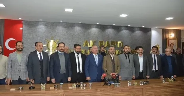İYİ Parti'de istifa dalgası devam ediyor! Erzurum'da İYİ Partili bir grup istifa edip AK Parti'ye geçti