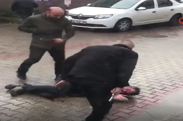 Bursa'da tapu müdürlüğü önünde dehşet