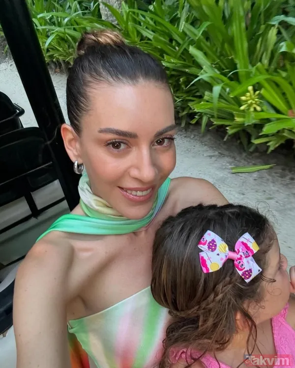 Sinem Kobal’dan ‘aile albümü’ paylaşımı! 2 kızı ve eşi Kenan İmirzalıoğlu’yla pozlarına bakın! - 7