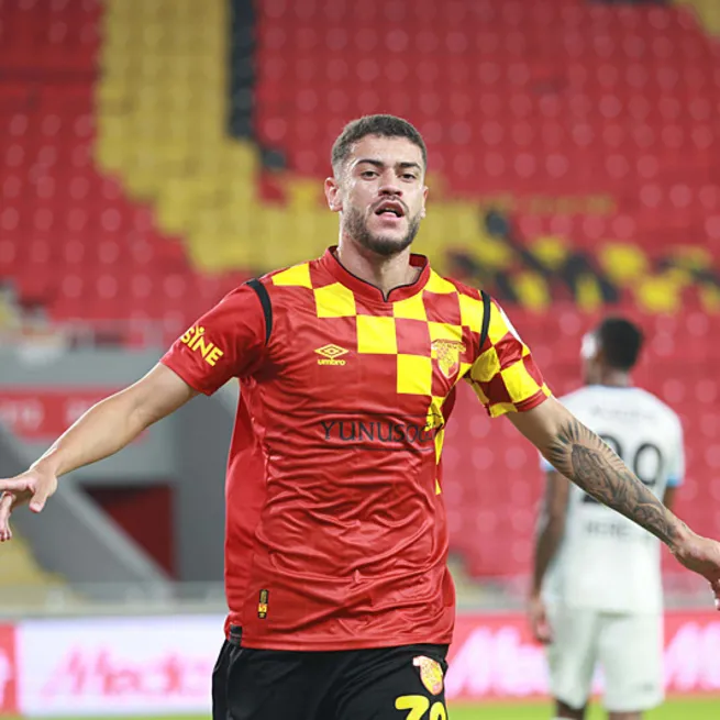 Feyenoord Romulo’dan vazgeçti