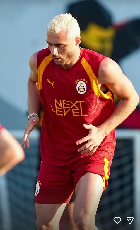 baris-alper-yilmazin-yeni-imaji-sosyal-medyayi-ikiye-boldu-1784619681580.jpg Galatasaraylı Barış Alper Yılmaz yeni tarzını paylaştı: Sosyal medyayı ikiye böldü-3