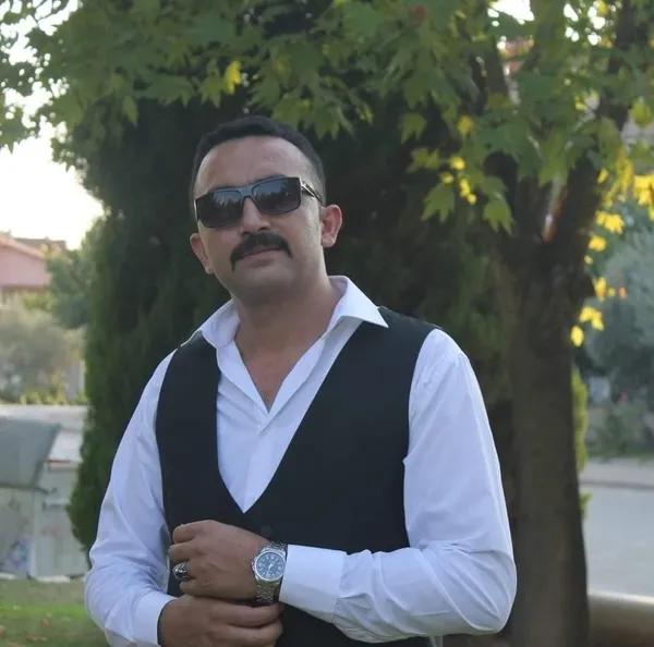 hastanede-taskinlik-cikaranlari-ayirmak-isteyen-guvenlik-gorevlisi-boynundan-aldigi-bicak-darbesiyle-hayatini-1663224080125.jpg Hastanede taşkınlık çıkaranları ayırmak isteyen güvenlik görevlisi boynundan aldığı bıçak darbesiyle hayatını kaybetti-5