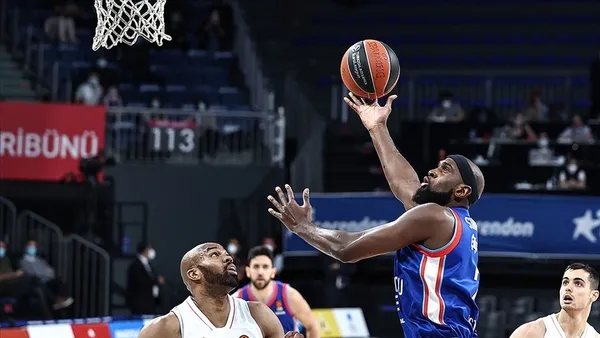 son-dakika-anadolu-efes-euroleaguede-final-foura-yukseldi-1620155191769.jpg