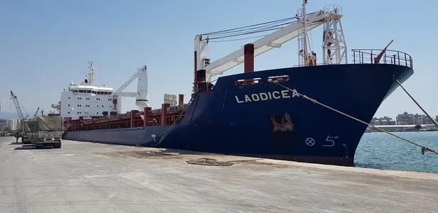 ukrayna-calinti-tahil-tasidigi-iddia-edilen-suriye-bandirali-geminin-lubnandan-ayrilmasina-tepki-gosterdi-1659538641936.jpeg