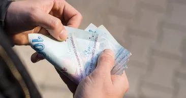 Genç yaşlı başvurana para yağacak! PTTden anında 662-1.657 TL! Bu şartları taşıyorsanız paranızı derhal çekebilirsiniz!