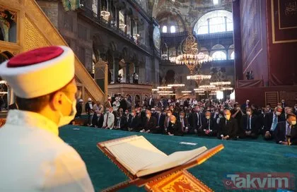 Ayasofya Camii ibadete açıldı! İşte tarihi güne damga vuran kareler