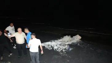 Samsun sahilinde şüpheli toz maddeler kıyıya vurdu