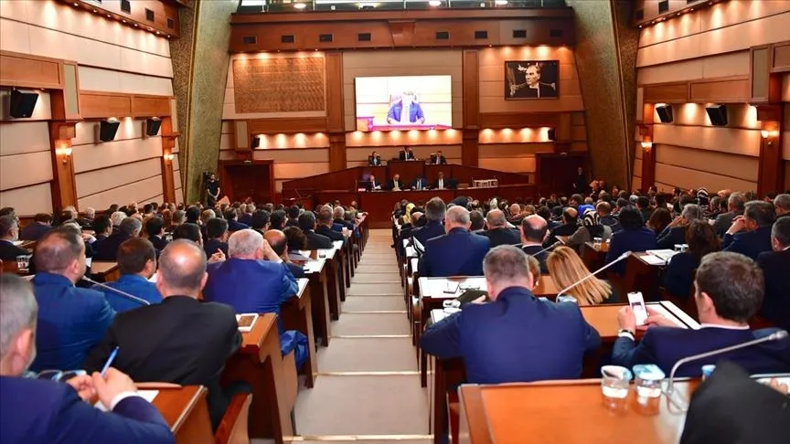 Hizmet yok, laf çok