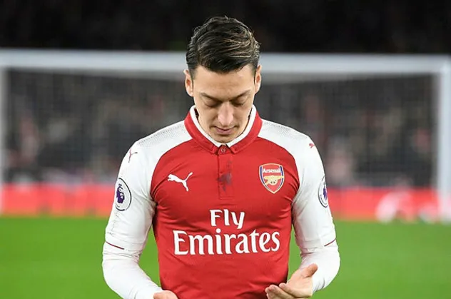 Arsenal'in yeni kaptanı Mesut Özil oldu