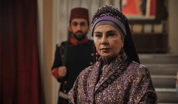 payitaht-abdulhamid-98-bolum-fragmani-yayinlandi-mi-abdulhamid-tehlikeyle-karsi-karsiya-kaliyor-1574454175345.jpg