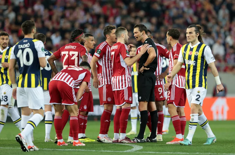 İsmail Kartal'dan stoper kararı! Olympiakos maçı 11'i şekillendi - 7