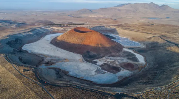 dunyanin-nazar-boncugu-olarak-bilinen-meke-golu-haritadan-silinme-noktasinda-1610084761762.jpg Dünyanın nazar boncuğu olarak bilinen Meke Gölü haritadan silinme noktasında-2