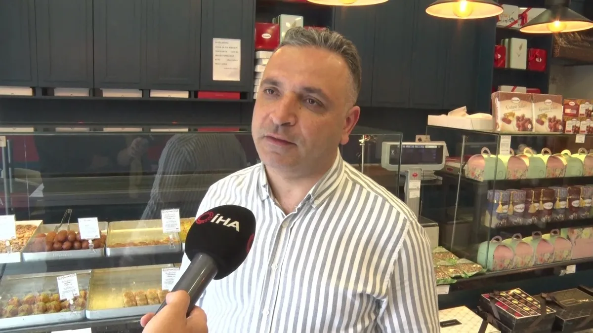1779570149982.jpeg Üsküdar'da CHP'li ilçe başkanından esnafa selam cezası: Tartışmanın ardından zabıta gönderildi-4