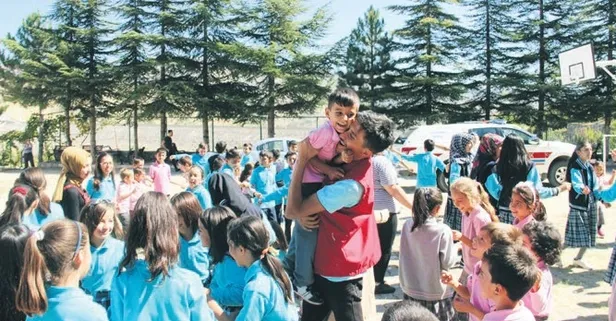 Konya’da kurduğu dernekle depremzede gençlere destek oluyor!