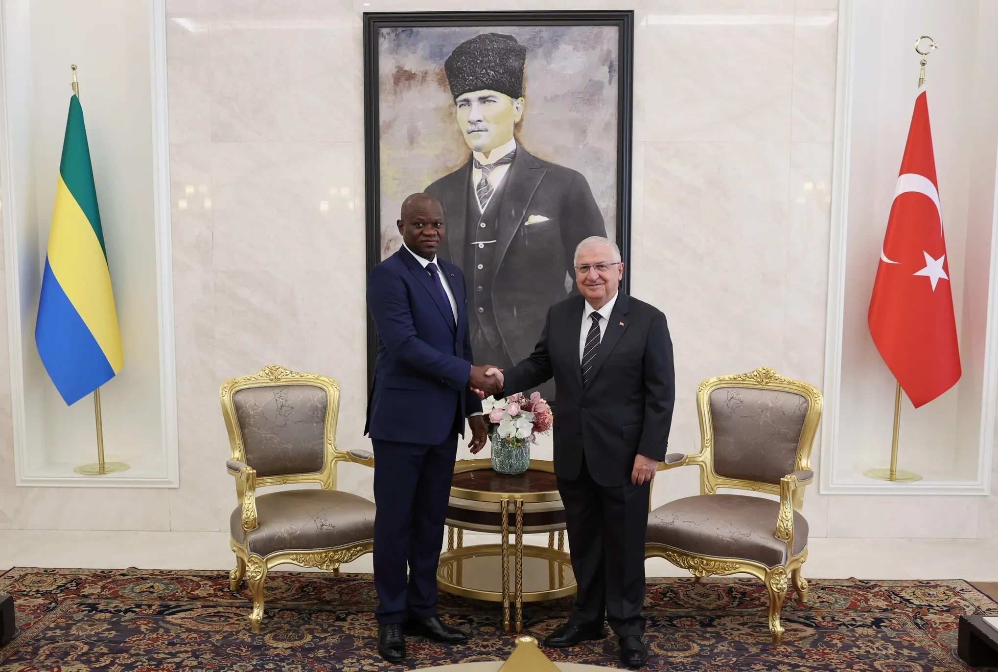 Nguema için askeri tören!