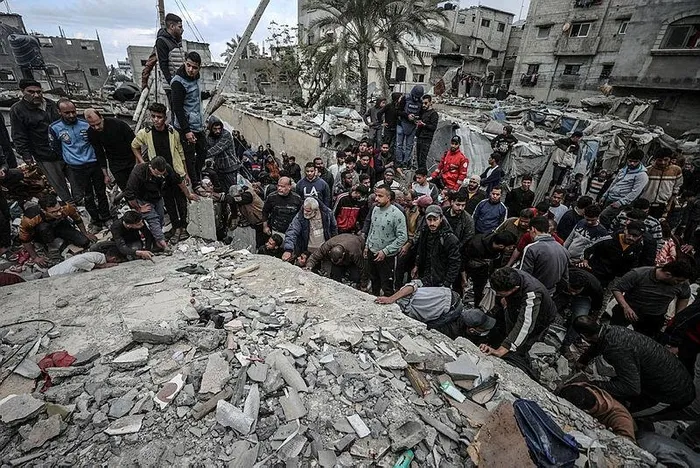 israilli-kadin-sunucu-lital-shemesh-belinde-tabancayla-yayina-katildi-silahlanma-cagrisi-1704291982301.jpeg İsrailli kadın sunucu Lital Shemesh belinde tabancayla yayına katıldı! Silahlanma çağrısı-1