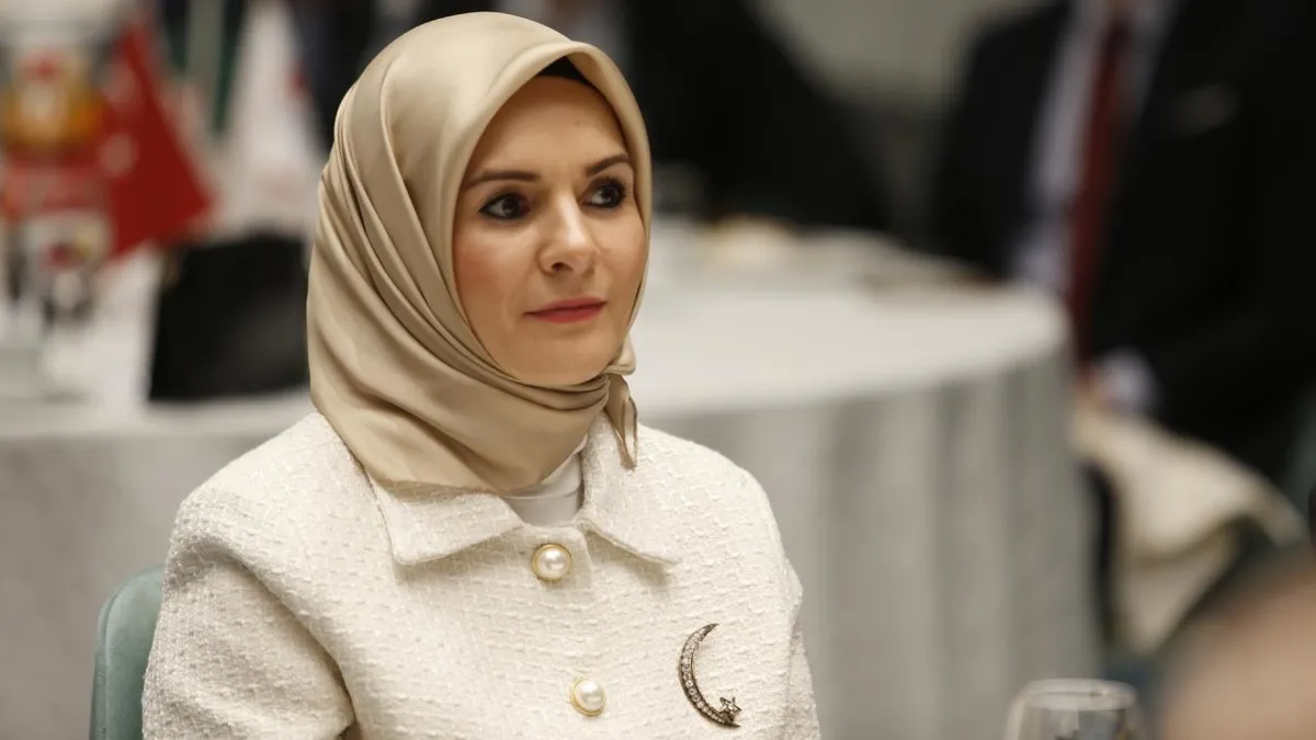 Aile ve Sosyal Hizmetler Bakanı Göktaş'ın bulunduğu araç kaza yaptı