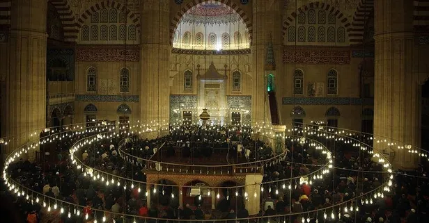 Faziletlerle dolu mübarek bir gece: Mevlid Kandili'nde eller göğe gönüller Rabbe açılacak