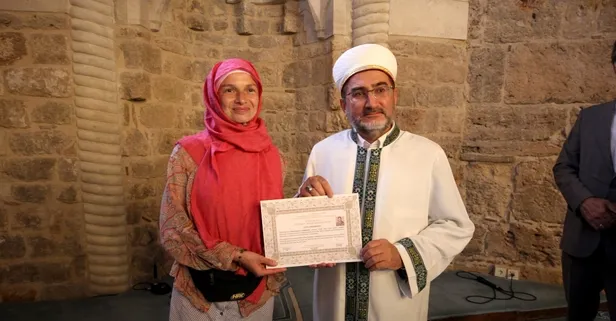 Yoga eğitmeni Olena Komanenkova Meryem adını alarak Müslüman oldu