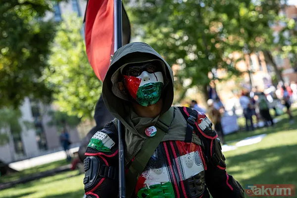 Kamala Harris'in adaylığını ilan edeceği Demokrat Parti Kongresi'nde yüzlerce Filistin destekçisi protesto düzenledi - 4