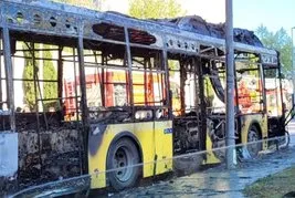 İstanbul’da İETT otobüsü alev alev yandı!