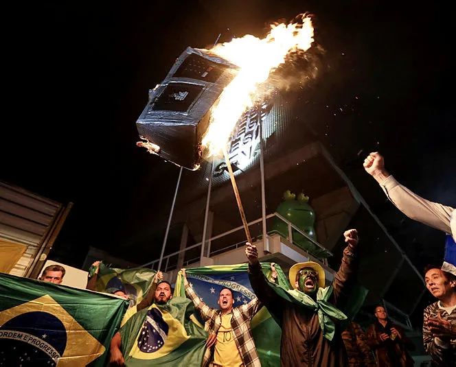 Brezilya seçimlerinde korkulan oldu