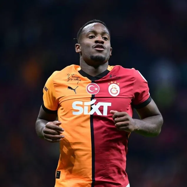 Batshuayi Avrupa’da dibi gördü