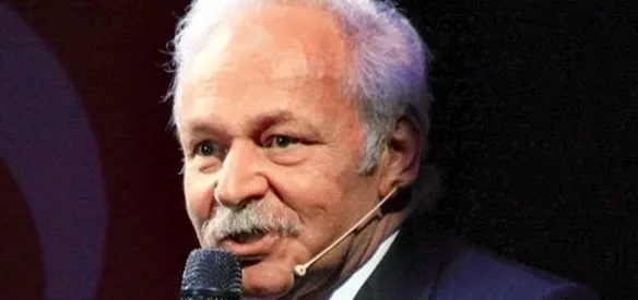 Türk Halk Müziği sanatçısı Kamil Sönmez, İstanbul'da beyin kanaması nedeniyle bir süredir tedavi gördüğü hastanede 65 yaşında hayatını kaybetti