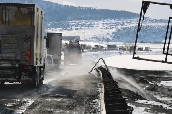 petrol-boru-hattindaki-patlama-gun-agarinca-boyutu-ortaya-cikti-1642589447502.jpg Petrol boru hattındaki patlama! Gün ağarınca boyutu ortaya çıktı-2