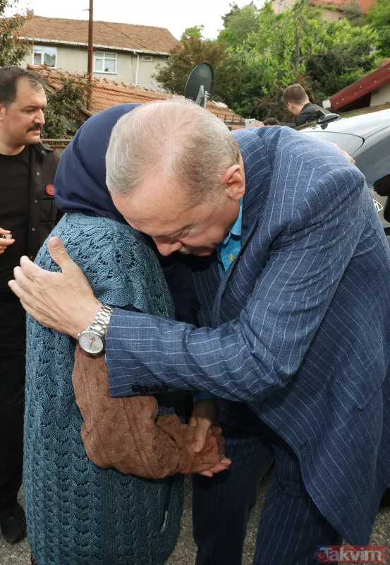 Vefalı lider! Başkan Erdoğan 85 yaşındaki eski komşusu Binnaz Baloğlu'nu ziyaret edip hayır duasını aldı - 23