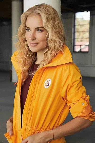 burcu-esmersoyun-gizemli-aski-ortaya-cikti-kendinden-15-yas-kucuk-1639439585825.jpeg Burcu Esmersoy'un gizemli aşkı ortaya çıktı! Kendinden 15 yaş küçük...-3