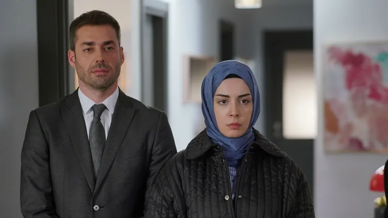 kizilcik-serbeti-seyircisi-aci-vedaya-hazir-olsun-once-abdullah-gitti-derken-simdi-de-1710324921296.jpg Kızılcık Şerbeti seyircisi en yıkıcı vedaya hazır olsun! 2 isim gitti derken şimdi de...-5