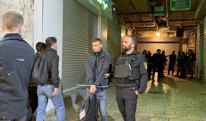 katil-israil-polisinden-kadir-gecesinde-alcak-saldiri-mescid-i-aksada-ibadet-edenleri-hedef-aldilar-1712356800933.jpeg Katil İsrail polisinden Kadir Gecesi'nde alçak saldırı! Mescid-i Aksa'da ibadet edenleri hedef aldılar-5