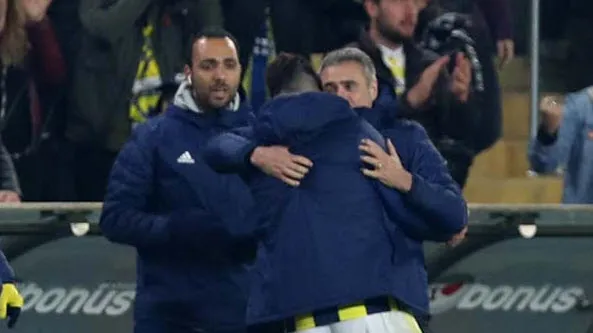 Gol sonrası Ersun Yanal ve Tolgay Arslan detayı gözlerden kaçmadı-6