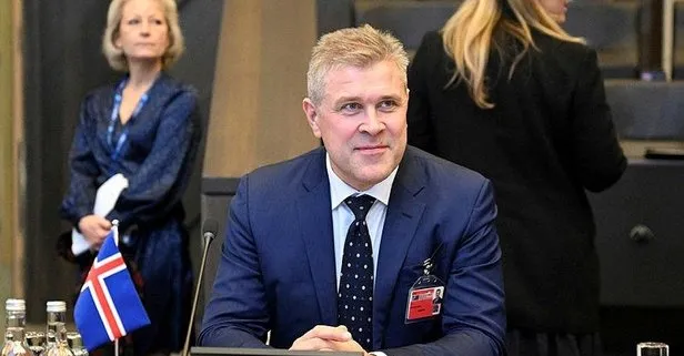 İsrail soykırıma sessiz kalan İzlanda Dışişleri Bakanı Bjarni Benediktsson’a boyalı protesto