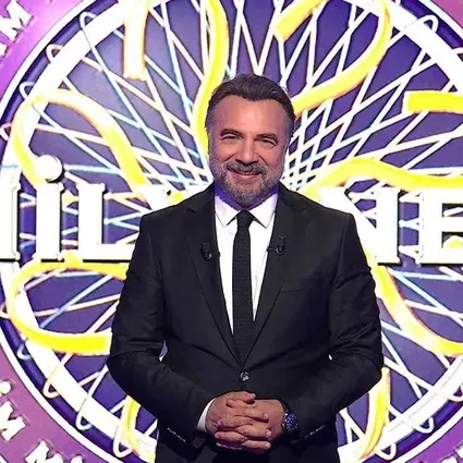 Hangisi 5 Aralık 1927'den itibaren günümüze dek dolaşıma çıkarılmış Türkiye Cumhuriyeti banknotlarının arka veya ön yüzlerinde tasvir edilmiş mimari yapılardan değildir?