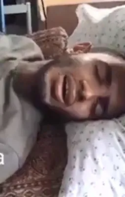 Yaralı Filistinli gözyaşlarına boğdu