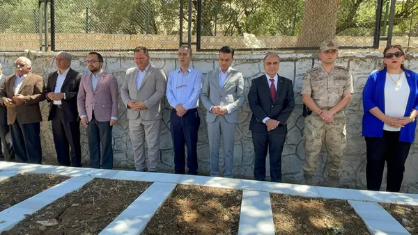 alcak-teror-orgutu-pkknin-mardin-omerlide-35-yil-once-katlettigi-16si-cocuk-8i-kadin-30-sivil-anildi-1655729419341.jpg Alçak terör örgütü PKK'nın Mardin Ömerli'de 35 yıl önce katlettiği 16'sı çocuk 8i kadın 30 sivil anıldı-2