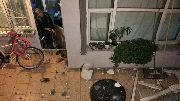 Kocaeli’nin İzmit ilçesinde doğalgaz patladı! Bütün bina sokağa döküldü-5
