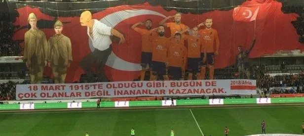 Başakşehir tribünlerinde muhteşem koreografi