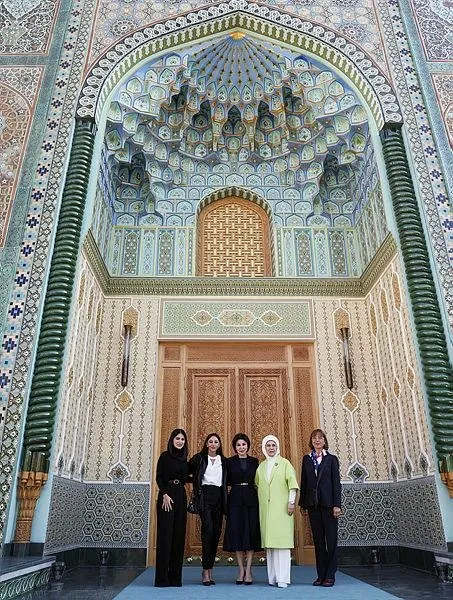ozbekistanda-lider-eslerinden-emine-erdogana-sifir-atik-sozu-1668174370090.jpeg Özbekistan’da lider eşlerinden Emine Erdoğan'a ‘sıfır atık’ sözü-2