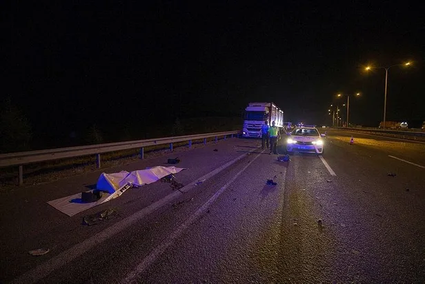 Son dakika: Lastik değiştiren belediye çalışanlarına tır çarptı: 2 ölü, 1 yaralı-2
