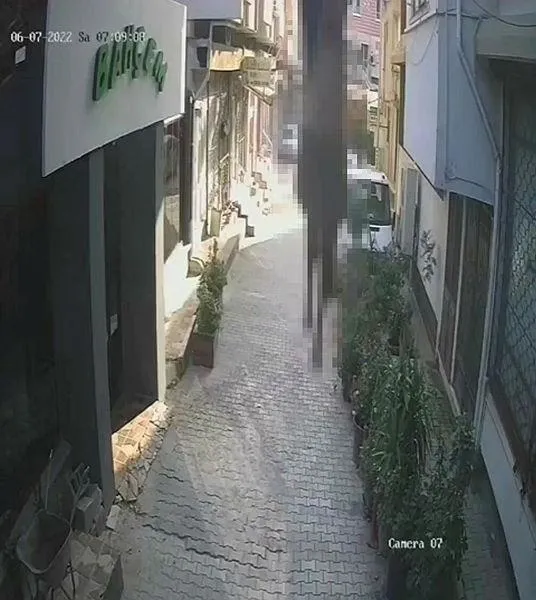 Hatay’da cansız bedeni bulunan kadının düştüğü anlar kamerada! İntihar mı cinayet mi?-2
