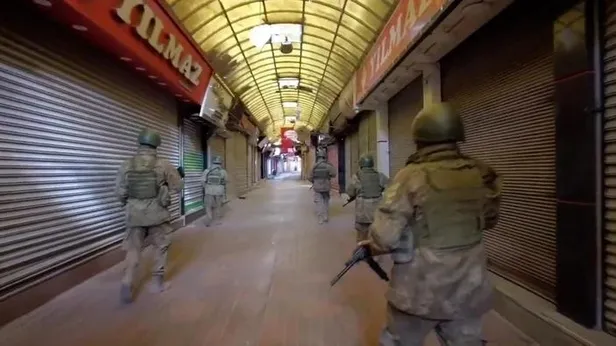 kansiz-yagmacilara-gecit-yok-mehmetcik-hatay-sokaklarinda-devriyeye-basladi-1676041698311.jpeg Kansız yağmacılara geçit yok! Mehmetçik Hatay sokaklarında devriyeye başladı-3