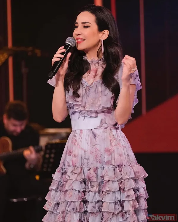 4 yılı devirdiler! İpek Açar eşi Alper Kömürcü'yle tanışma hikayesini ilk kez anlattı! 'İyi ki Doğdun Kayahan' konserinde... - 15