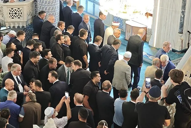 Başkan Erdoğan ibadetini Rize’de eda etti