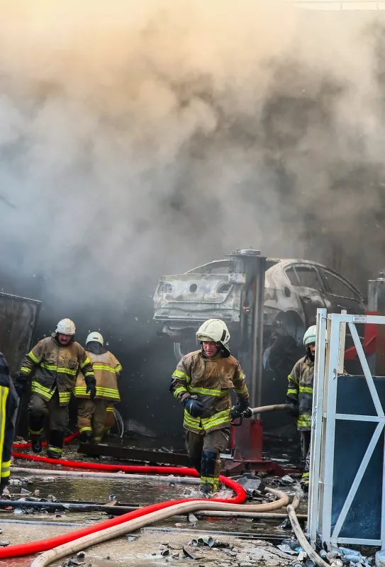 İzmir Çiğli'de korkutan yangın! Madeni yağ deposu alev alev yandı - 14