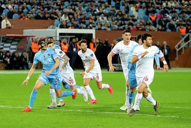 firtina-moral-tazeledi-trabzonspor-zorlu-rakibi-antalyayi-iki-golle-gecmeyi-basardi-1675278532538.jpeg