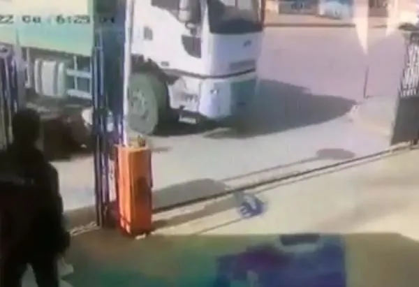 Antalya'da feci son! Motosiklet sürücüsü Ahmet'in öldüğü kaza kamerada-2